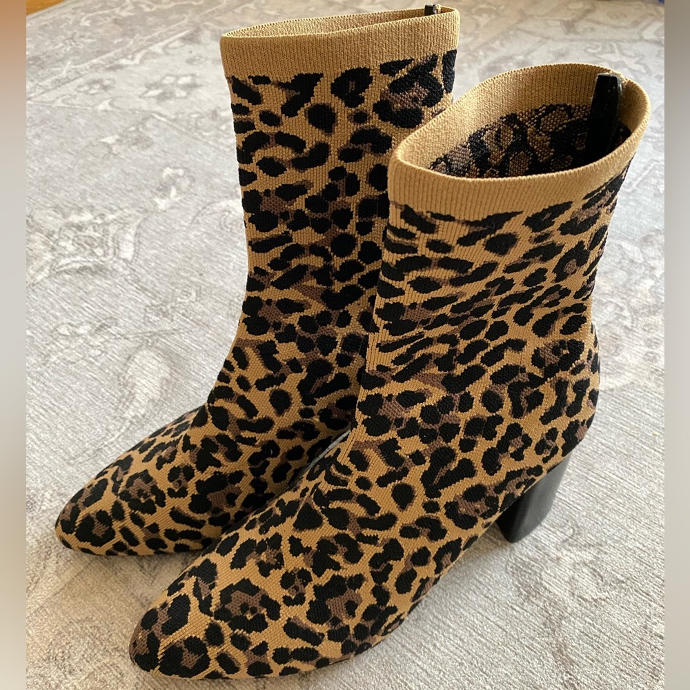 Blondo Cheetah Print Waterproof Pull-On Booties size 9